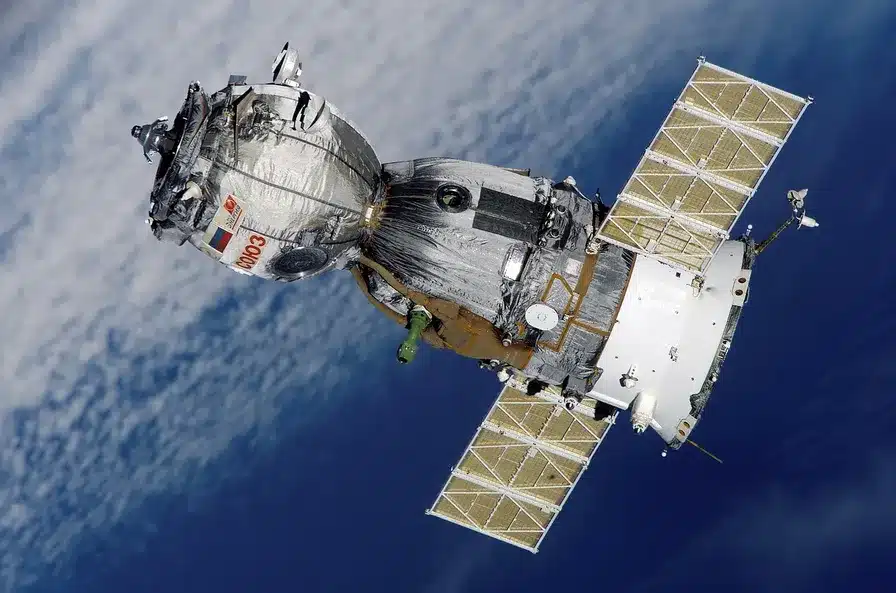 Desarrollo de satélites y tecnología espacial