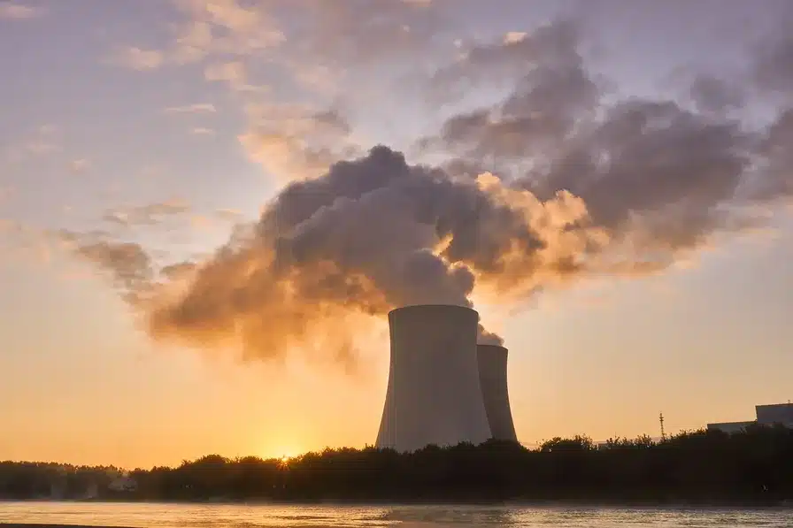 Desarrollo de tecnología de energía nuclear y su aplicación en la generación de electricidad