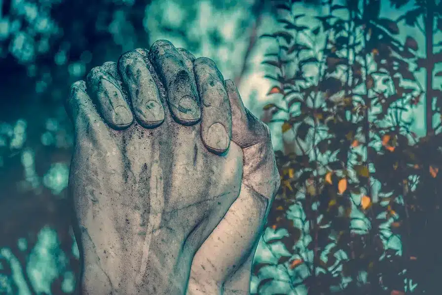 La fe en la religión ofrecía consuelo y esperanza en un mundo lleno de dificultades y sufrimiento