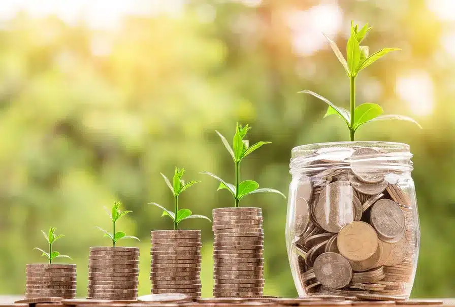 Las monedas y los sistemas bancarios comenzaron a desarrollarse para facilitar las transacciones