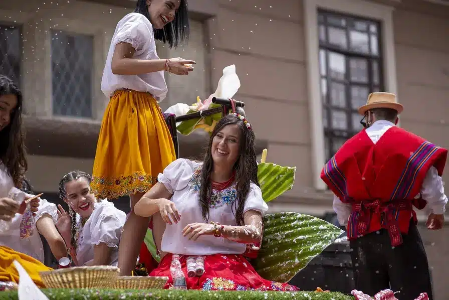 Los desfiles y procesiones eran ocasiones para la diversión y la exhibición de riqueza y poder