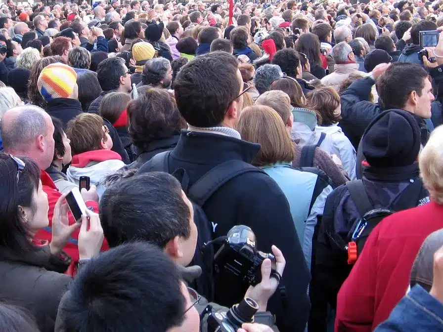 La participación de la población en los desfiles y procesiones